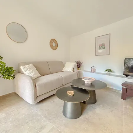 Διαμέρισμα Avec Parking Terrasse Et Proche De La *