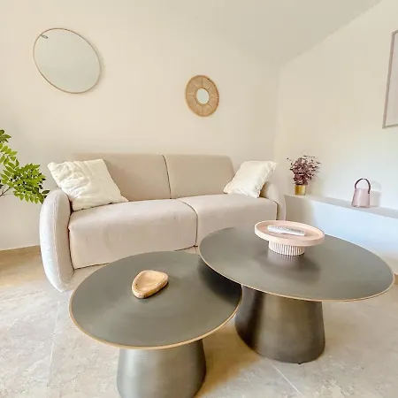 Avec Parking Terrasse Et Proche De La Saint-Raphaël