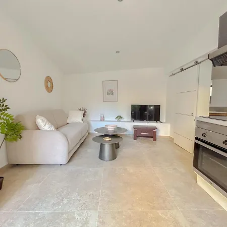 Avec Parking Terrasse Et Proche De La