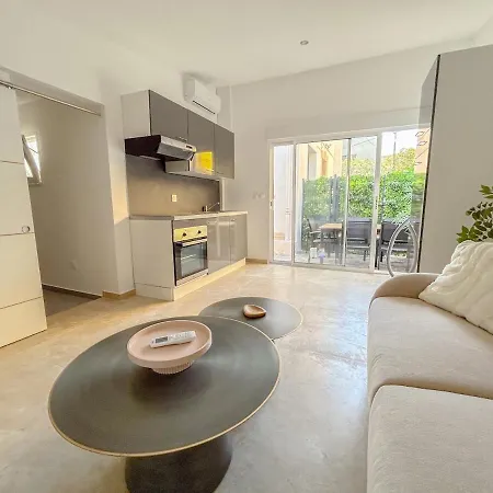 Avec Parking Terrasse Et Proche De La Apartmán