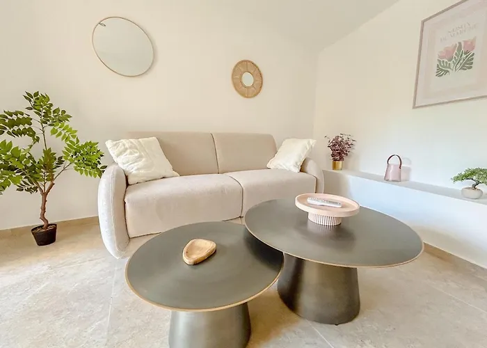 Avec Parking Terrasse Et Proche De La Saint-Raphaël