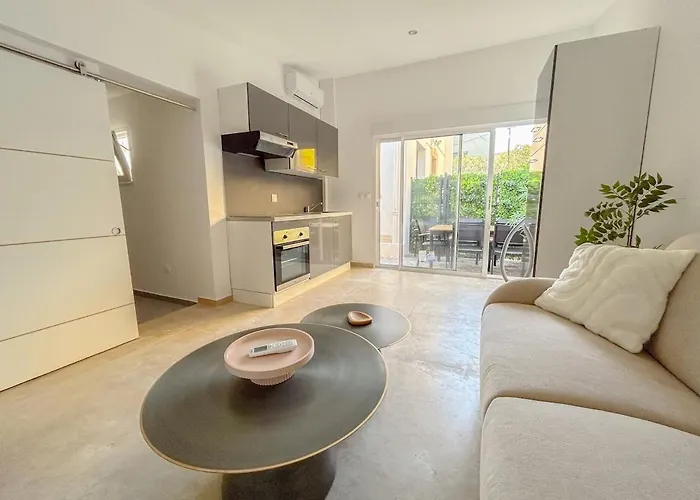 Avec Parking Terrasse Et Proche De La Apartmán